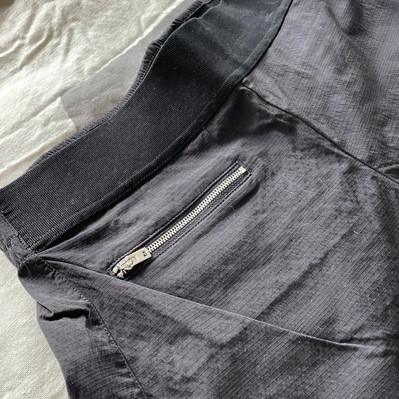 Black formal short with pockets - Picture 3 of 4